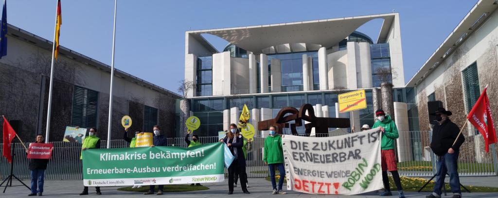 Protest vor dem Kanzlerinnenamt